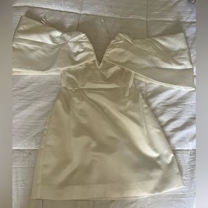 Sau Lee
Blair Off-Shoulder Mini Dress